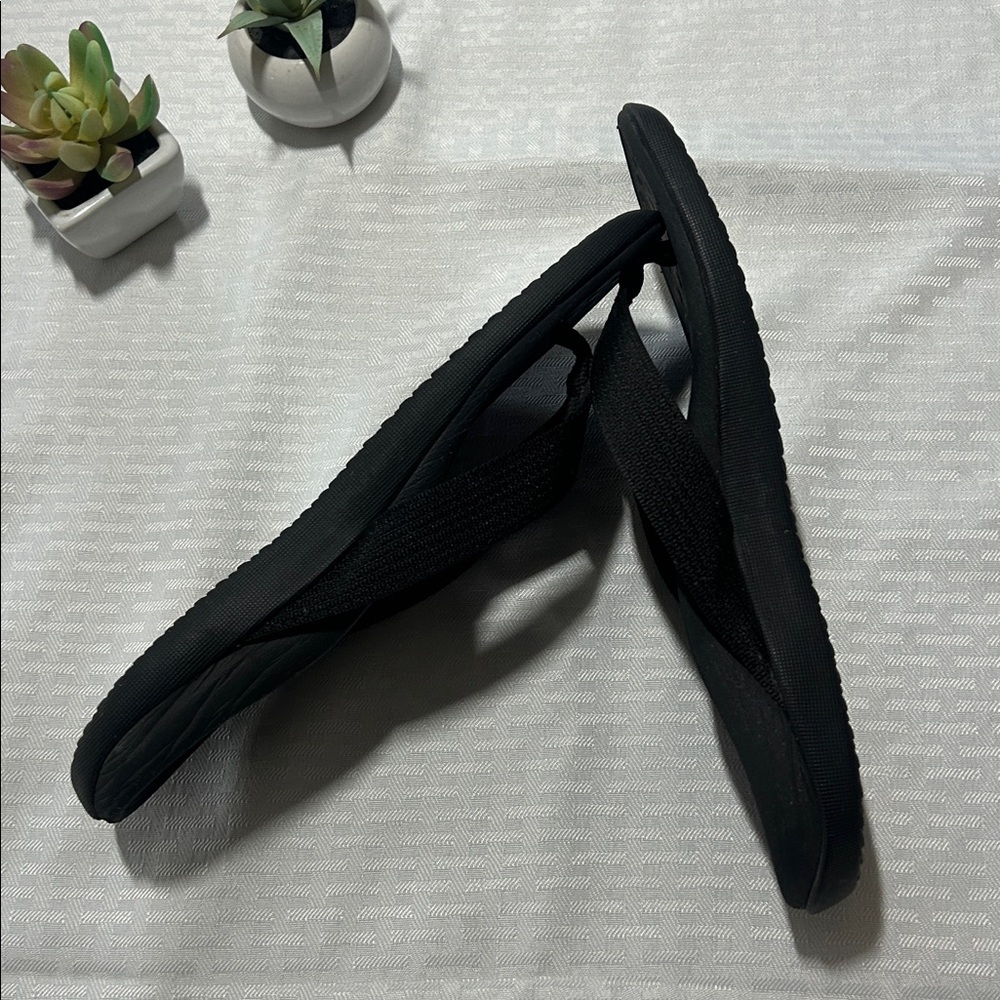 Vionic Wave 44 Black Flip-Flops 7 / 8 - Picture 13 of 15